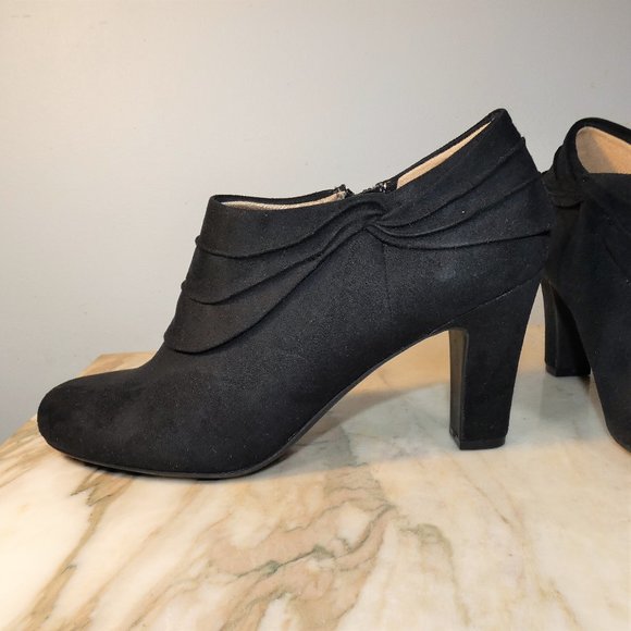 Sleek and a bit Sexy LifeStride Corie Shootie (shoe bootie)sz11 black  3" heel - Picture 3 of 11
